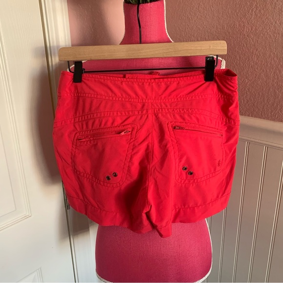 Athleta size 4 Cargo Shorts EUC in Red, Drawstring Waist - Picture 4 of 8
